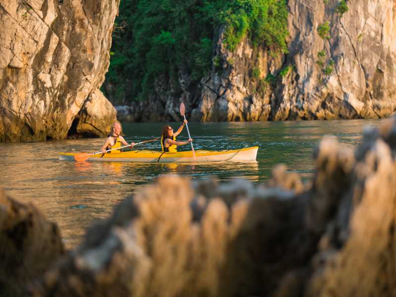 kayaking-in-cong-do-area